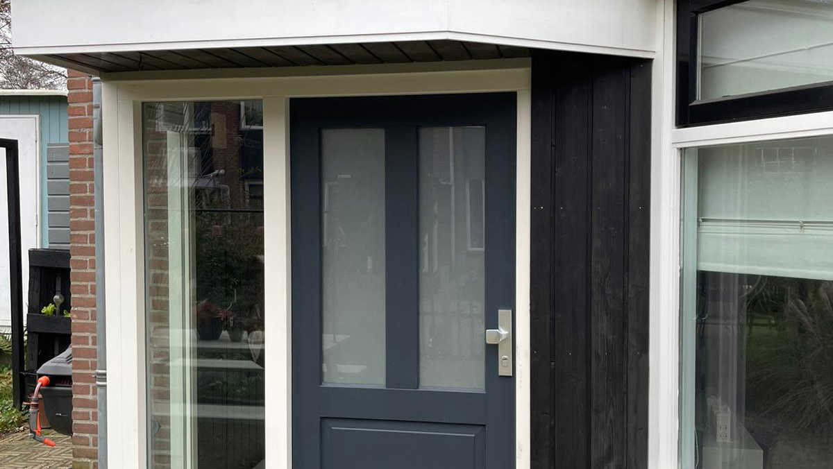 Kunststof voordeur en kozijn